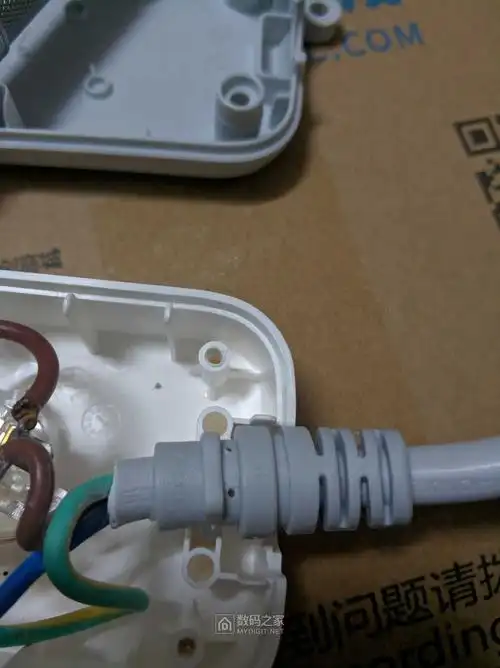 简单拆解立商城送的公牛插座