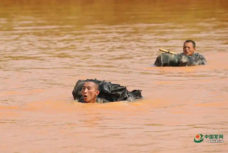 比武阵仗真大 千名官兵同场比拼 来源: 中国军网 作者:胥春龙 侯彬 林