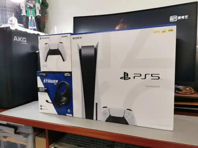 闲鱼看到本市有个人卖ps5山姆版本的套装,价格5200元看卖家说全新未