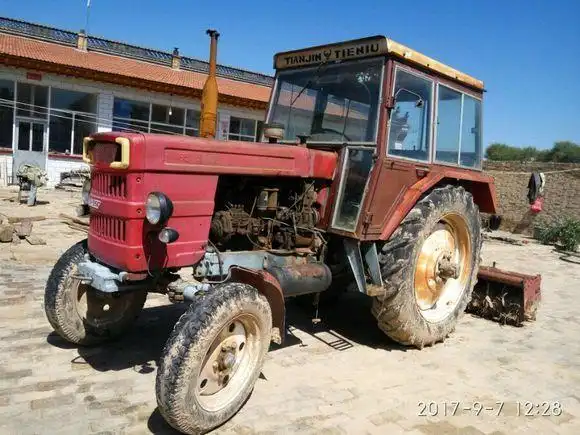 20多年前的铁牛55拖拉机,现在一般的车还比不了,两个大胎,后桥也没事