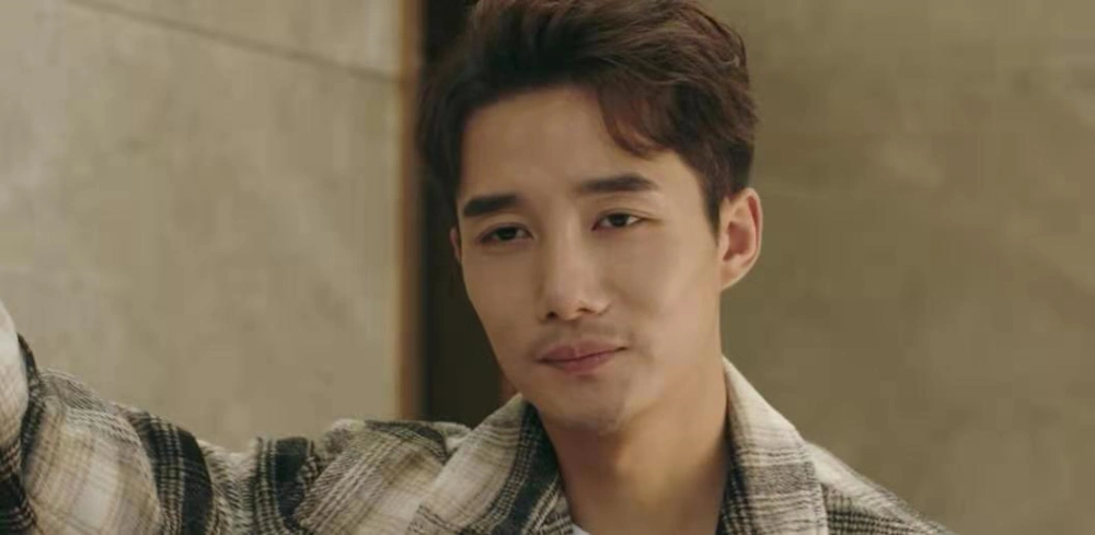 正青春中的金小贝出道11年粉丝仅38万34岁的他能否走红