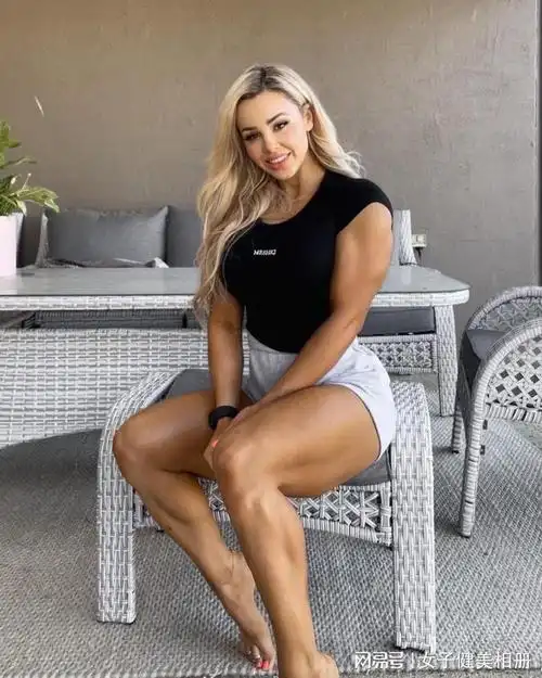她算不算肌肉女富婆?澳大利亚的健身辣妈stephanie sanzo|私人教练|健
