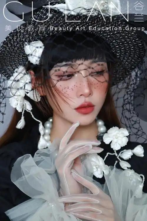 谷兰美妆教育频道的化妆造型作品《雀斑妆创意写真》