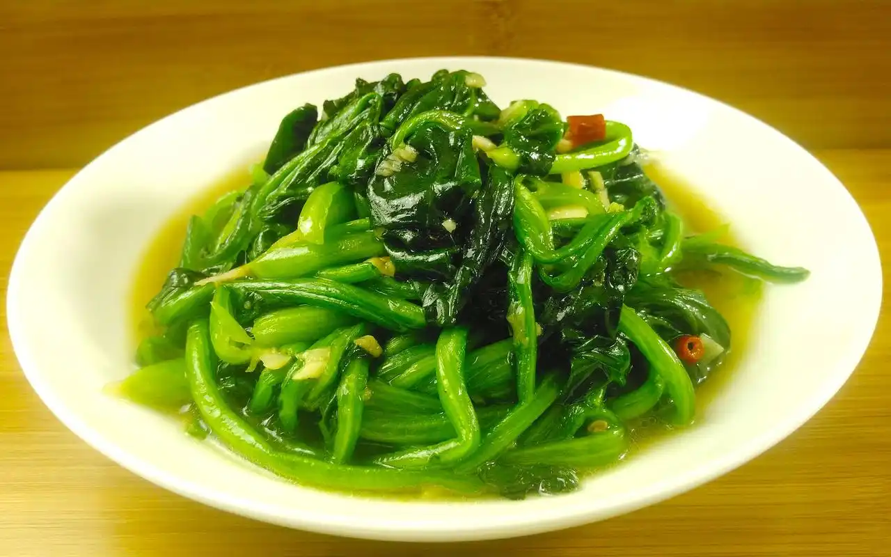 饭店的清炒菠菜为啥那么好吃?原来做法这么简单,一盘不够吃