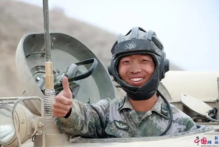 演训场上,士兵的脸庞最动人!