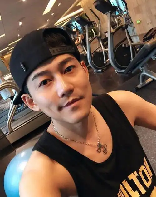 内地6位过气艺人现状:有的"卑微"找工作,有的"哭诉穷到"剩100万