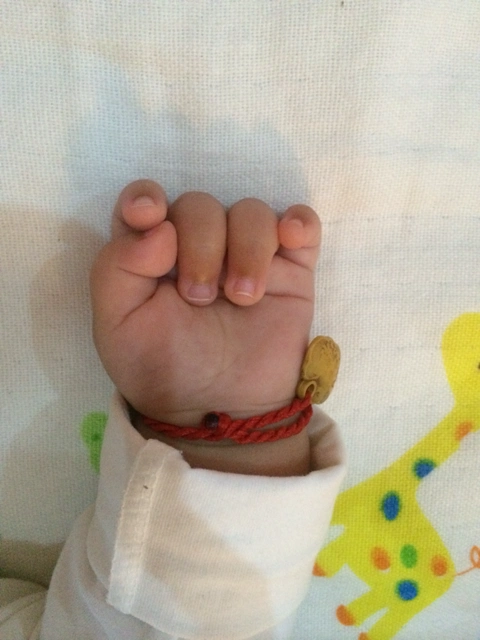 宝妈们,这样是拇指内扣吗?