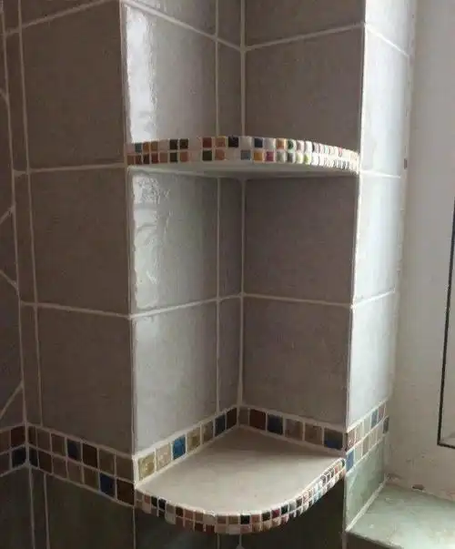 卫生间装修还在使用三脚架快看看瓷砖做的小隔板