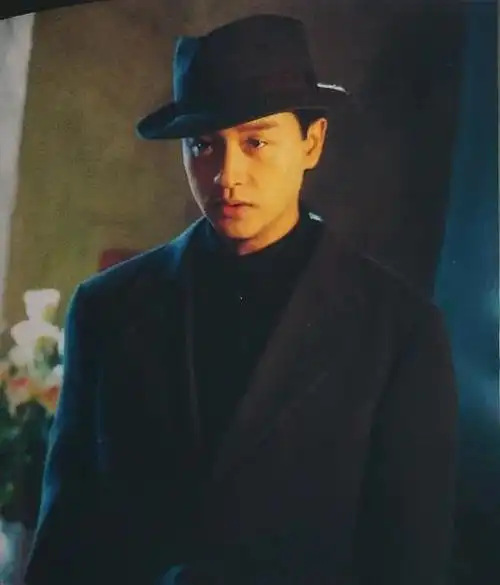 张国荣(英文名:leslie,1956年9月12日-2003年4月1日),原名张发宗