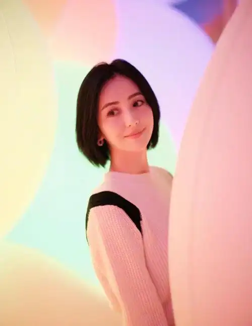 佟丽娅又剪短发了,齐肩短发清爽又减龄,39岁美得像19岁!