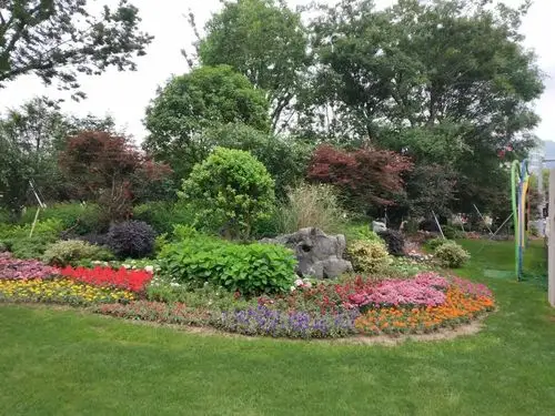 遂昌县建设局栽植摆放近7.5万株草花扮靓县城迎"五一"