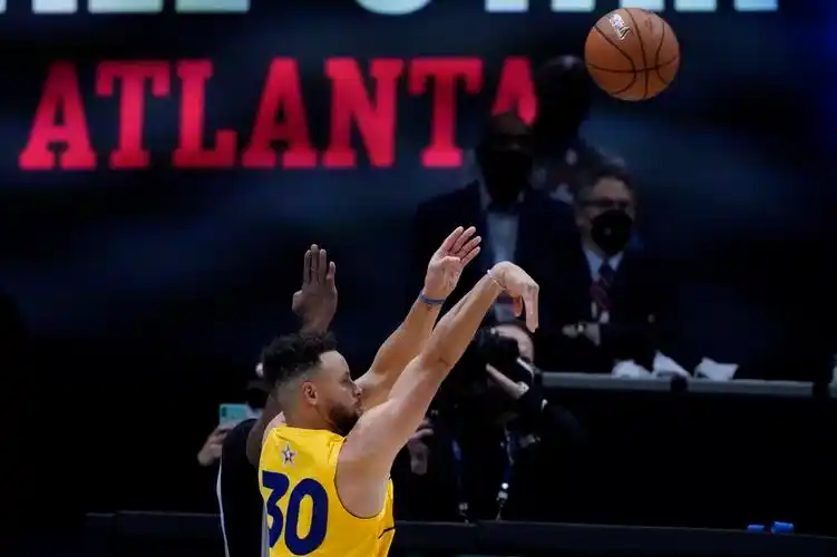 组图:2021年nba全明星三分球大赛 库里绝杀夺冠