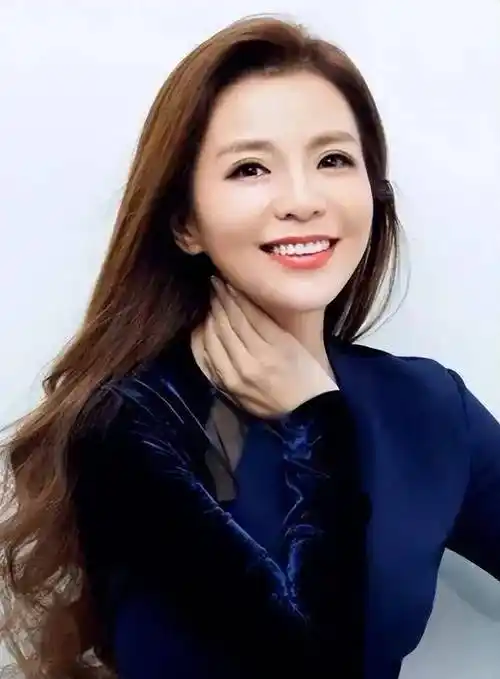 逆境成长!央视主持人朱迅讲述从病痛中汲取力量的温暖故事!_亲身经历_