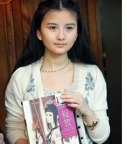 《 长发女漫画家夏达最新近照 !》