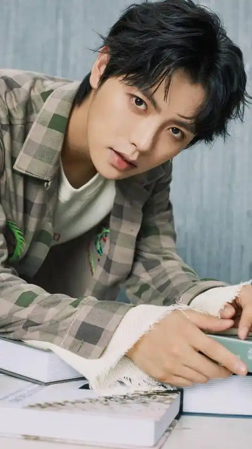 手机壁纸肖宇梁终极笔记