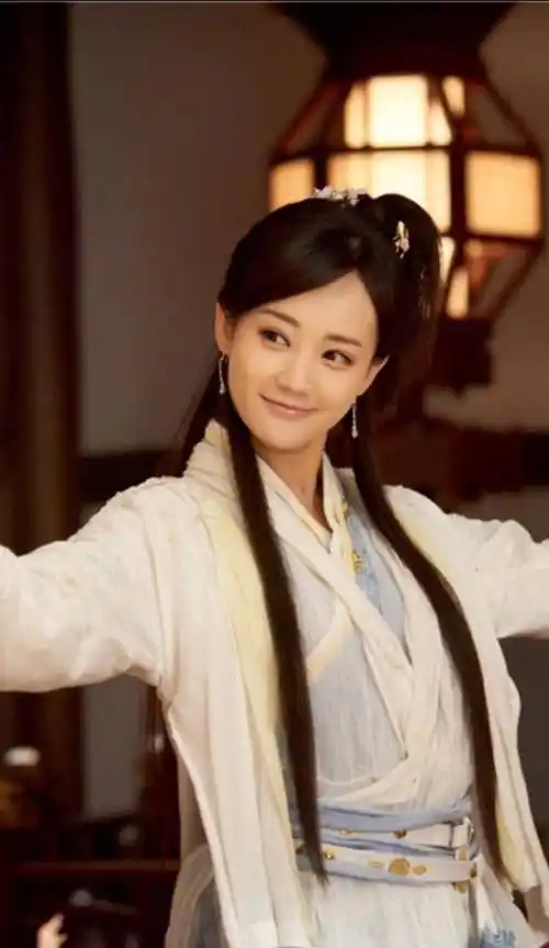 曾是赵丽颖替身,却因于正一句话成女主,如今和颖宝平起平坐_李一桐