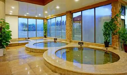 大连铭湖温泉酒店住宿1晚含双人自助早餐1人2次温泉门票