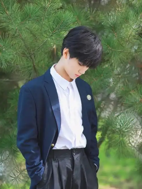 张真源高中毕业照