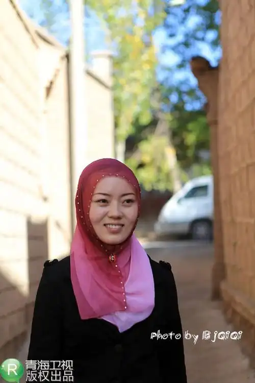 搜狐娱乐讯 19岁,当城市里的你还在享受美好的校园生活时,撒拉族美女