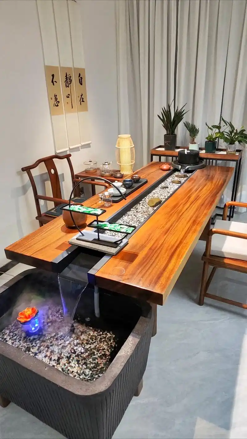 招财流水景观养鱼茶桌.桌面`椅子是南美胡桃木材质,中间的水槽 - 抖音