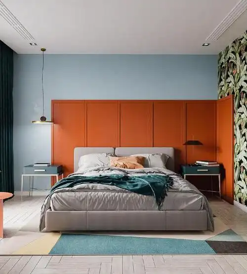 橙色和蓝色装饰的俏皮公寓