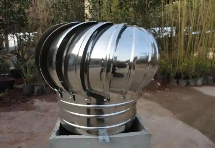 现在新建的房子屋顶都有这种圆帽子装置,它是干什么用的?