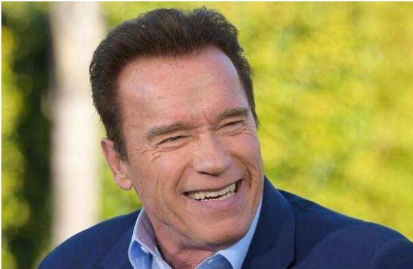 阿诺舒华辛力加和阿诺施瓦辛格是不是一个人呀