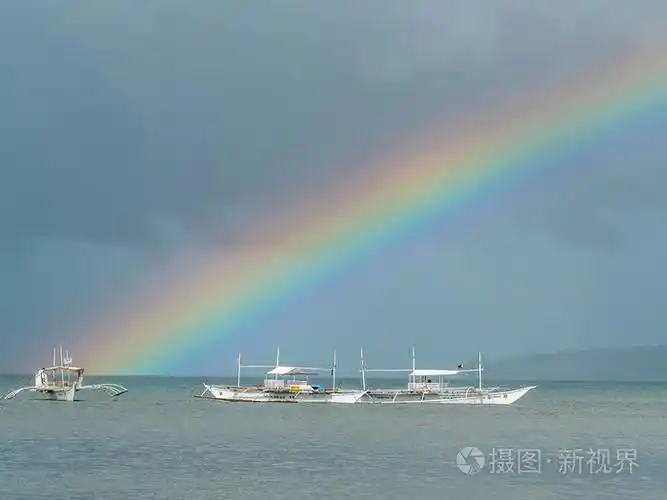 在海上的彩虹