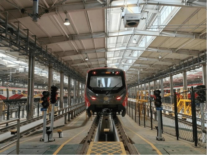 探访河南首条全自动运行地铁线路背后的"科技狠活"_郑州_列车_信号