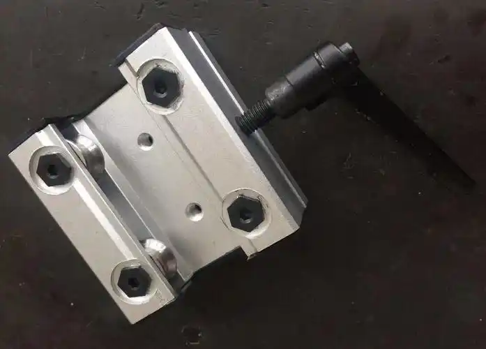 双轴心锁紧限位滑块定位块简易款和铜配件款的区别