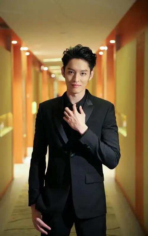 电影《叱咤风云》开拍至今受到广大粉丝关注,日前电影出品人彭小刀