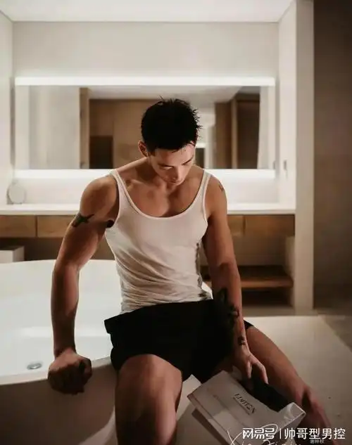 谢梓秋为98年小狼狗拍大片这荷尔蒙也太太太太太强了