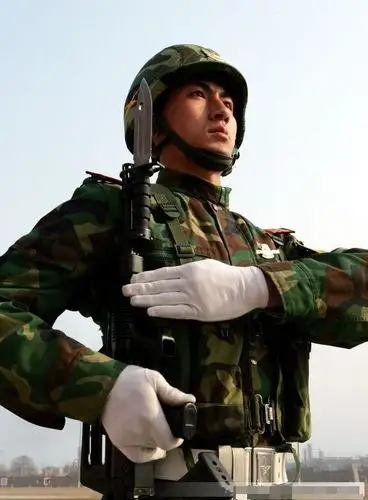 高清:英姿飒爽 那些帅气逼人的军营硬汉