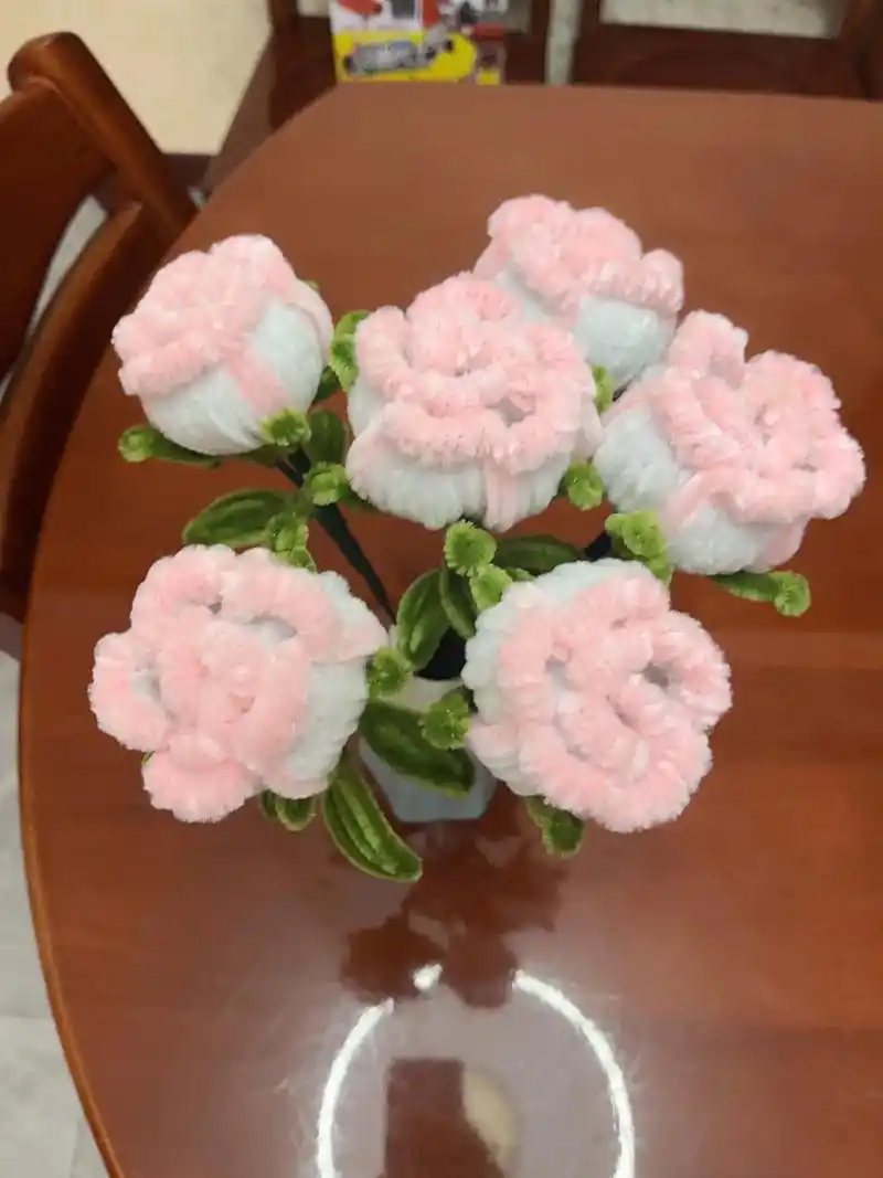 六朵玫瑰.愿彼此永远恩恩爱爱#一束编织花的仪式感 - 抖音