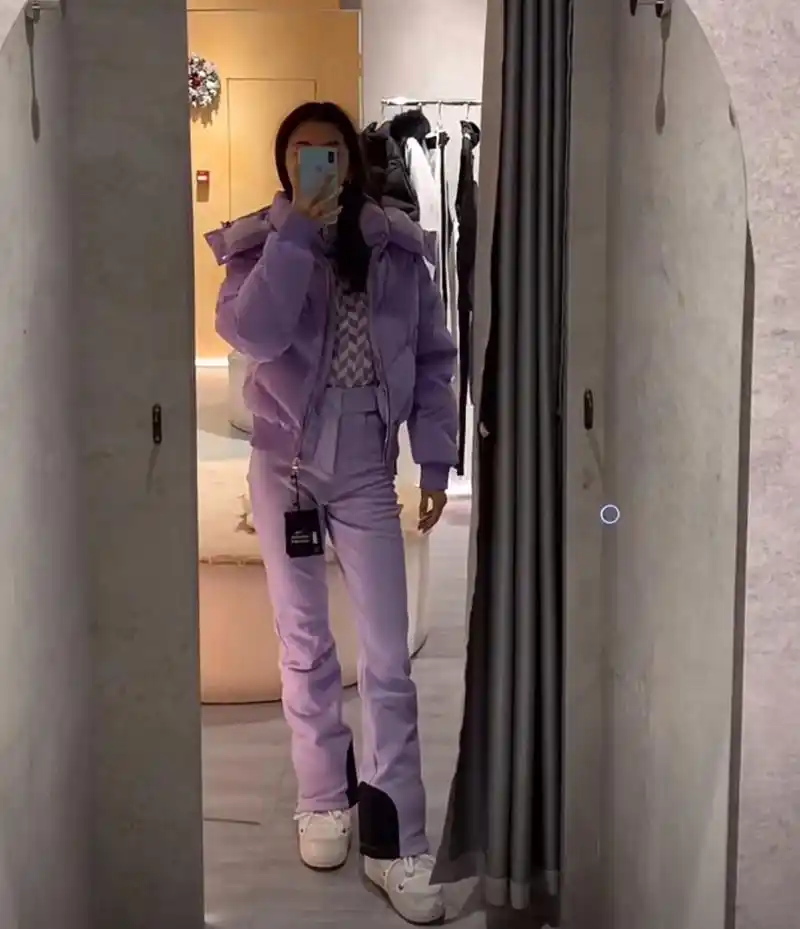 吴千语逛街买衣服,一套紫色,一套印花,瘦成竹竿才能驾驭,她一米七多的