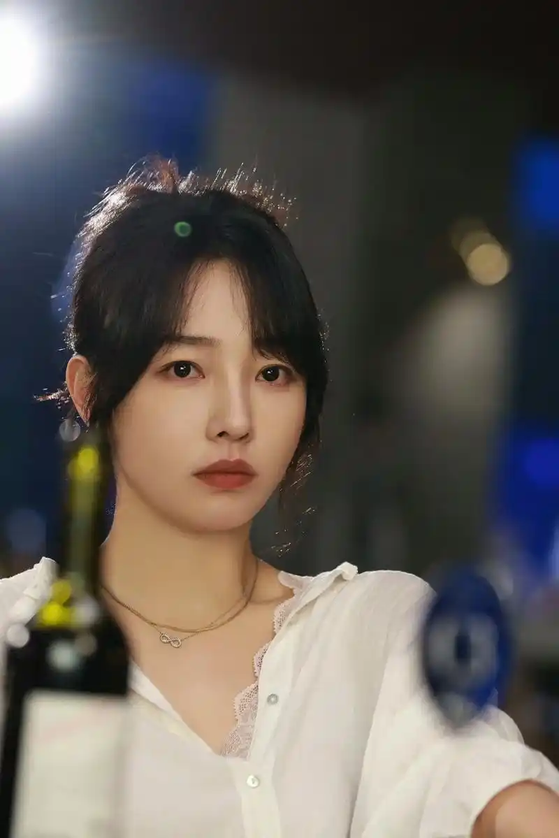 距离和导演简冰#白百何 见面还有1小时90,今日剧照新鲜送达 - 抖音