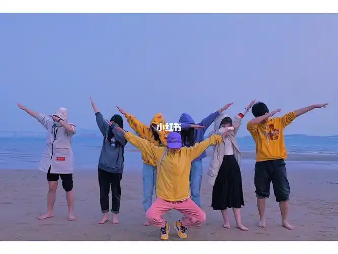 蹲下的,现在来看还是有点不整齐,拍照还需要17种经典的集体拍照姿势