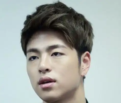 方脸的男生最适合剪什么发型憨厚型剪短发时尚型剪中短发看风格挑选