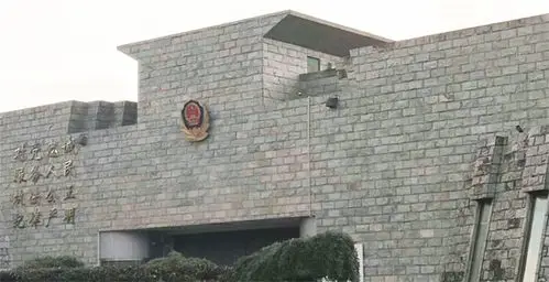 何春莉律师前往成都市看守所会见涉嫌著作权的q某