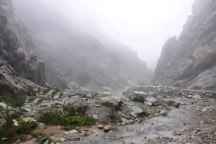 山穷水尽疑无路