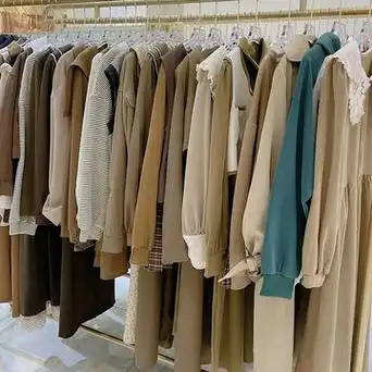 实体直播夜市地摊货源广州服装尾货品牌折扣女装卫衣秋单集市摆摊