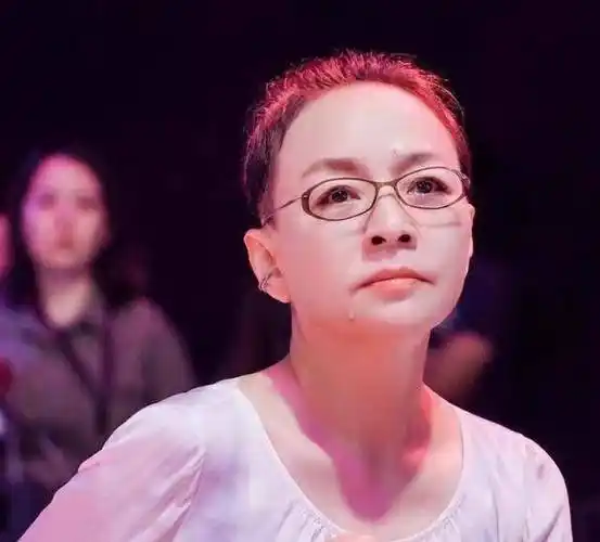 宋丹丹穿着朴素逛街,买的东西却都奢侈大牌,网友:有钱就是任性_奢侈品