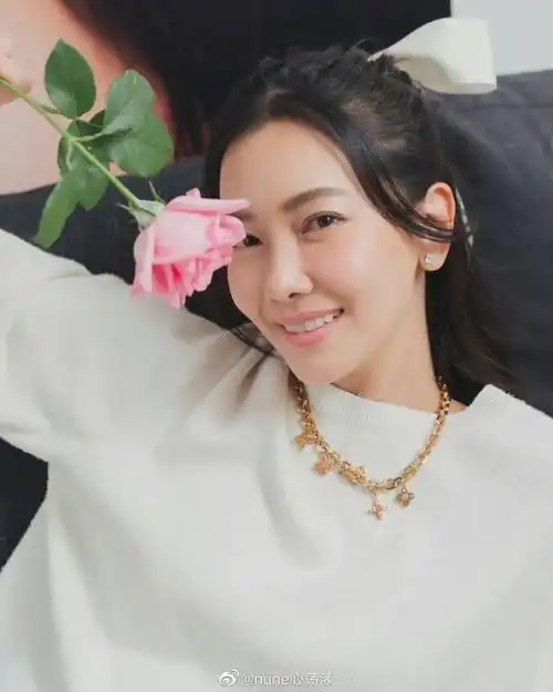 他泰一姐之一的月亮姐姐