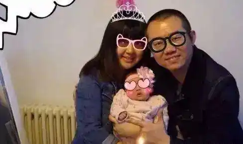 十年舞台,真实原因曝光:表面风光难掩内心愧疚忧伤_妻子_小丸子_女儿