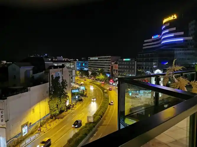 从饭店楼顶往下看到的夜景.