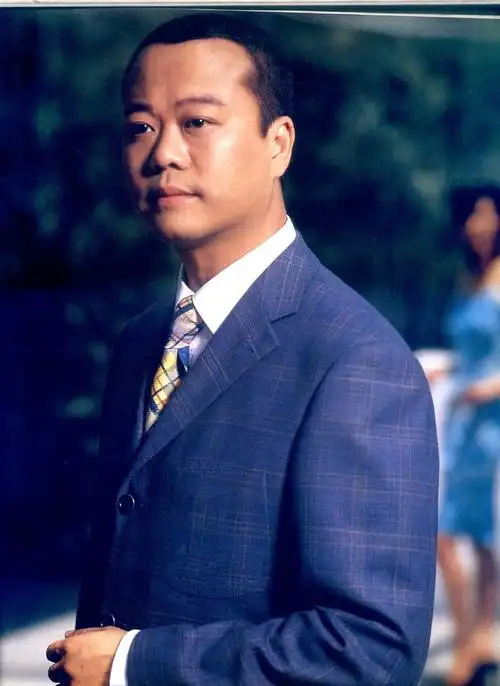 p>欧阳震华 i>(bobby au—yeung) /i>,1961年7月28日出生于中国香港