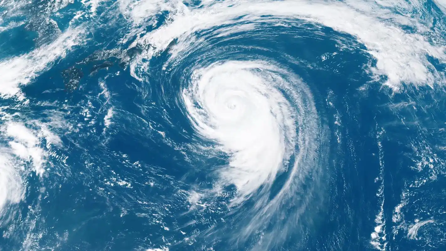 [4k高清]超强台风艾莎尼(2015#16)震人心魄的行进姿态~建议佩戴耳机观