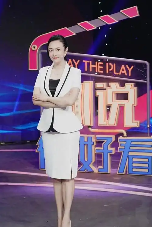 央视"第一美腿"女主持人,被评为中国第一足球女主播