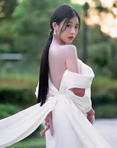 孙芮的长发,优雅灵动,时尚俏丽!_高清图集_新浪网