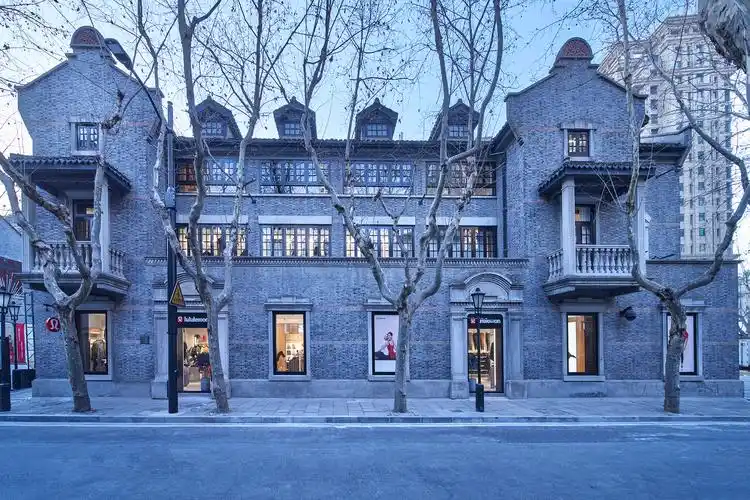 lululemon上海新天地门店重装开幕惊喜焕新